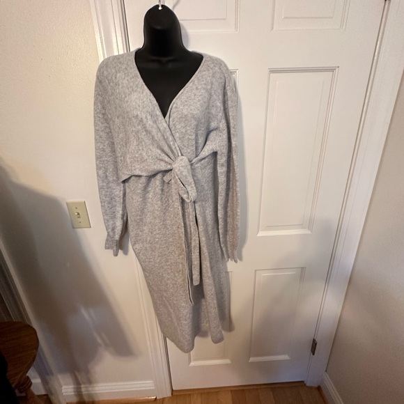 Isabel Maternity Gray Sweater Dress Size Medium - Picture 11 of 13